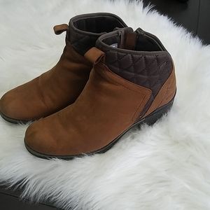 Sz 10 tan Merrell Select Dry Boots